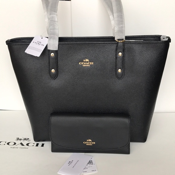 Coach Handbags - ⭐️🎀coach tote set🎀black city zip tote